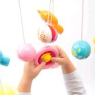 Körhinta a kiságy fölé világító vetítővel  Baby Mix szürke